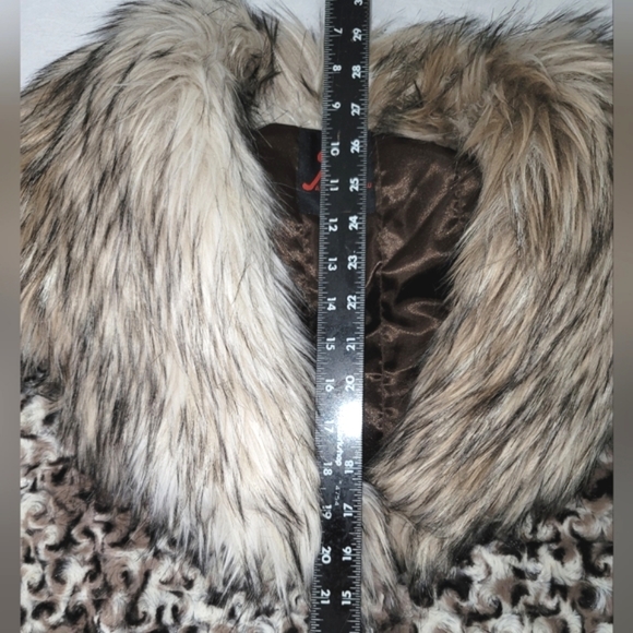 Stunning Adrienne Landau Vest - Picture 13 of 16